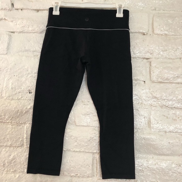 LULULEMON CAPRI BLACK SIZE 6 - Picture 5 of 8